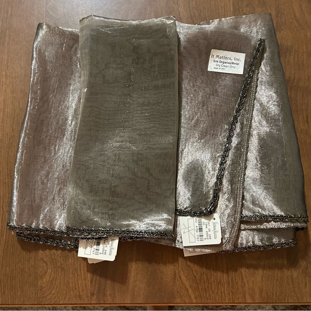 Silk Organza/metal napkins NWT